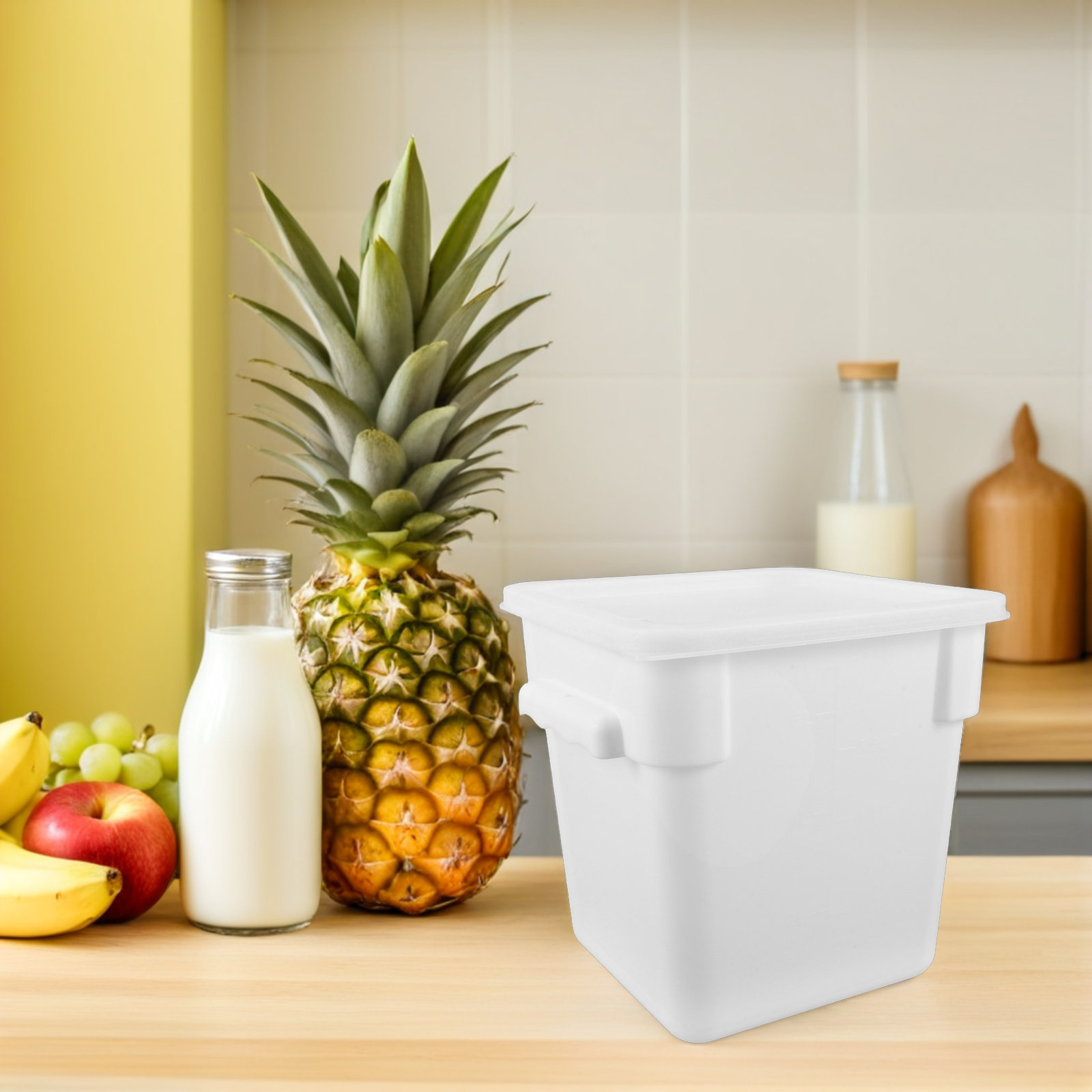 プラスチック製の正方形型収納ボックス。業務用、冷凍庫用、8L - Commercial Kitchen Bin のレビューと価格